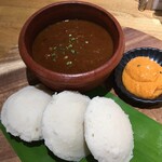 ケララキッチン - こちらも同じように見えますが、チキンカレーに変更しています