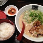 山神山人 - 角煮定食　は白ごはんと角煮がついて＋300円