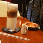 Co-Labo Cafe - アイスカフェラテ550円