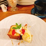 ビストロ カフェ デリ ポキナ369 - ケーキと紅茶