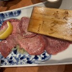 焼肉ホルモン ざくろ - 熟成生タン