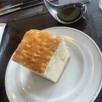 レストラン シンフォニー - オリーブオイルにつけて食べるパン✨おすすめされてお肉のソースで食べても美味しくてついおかわり(´>∀<｀)ゝ←アフタヌーンティーがあるのを忘れてるのである……