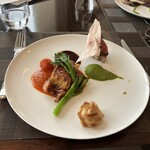 レストラン シンフォニー - 福島県産伊達鶏 モモ肉のコンフィ デリシャストマトとマスタードのソース