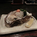 酒盃 - 岩牡蠣（男鹿産）