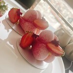 レストラン シンフォニー - いちごとピスタチオのムラングシャンティ……ムラングシャンティとは？と食べたら大好きなメレンゲだぁ(੭ु´͈ ᐜ `͈)੭ु⁾⁾
