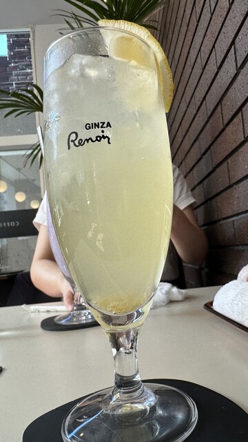 Kissa Shitsu Renoir Shinjuku Dai Gado Ten