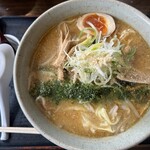 らーめん め組 - 横一列の青のりが芸術的