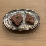 すし処 睦月 - 京都舞鶴のめじ鮪、腹とその上を炙りと漬けで