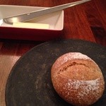 RIGOLO BISTRO a VIN  - 自家製パンとバター