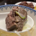 たんや善治郎 - スープ内のたん