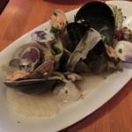 酒の大桝 - 白はまぐりとあさりのワイン蒸し800円