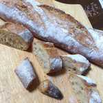 前田パン - バゲットフランセーズ　（小）　１９５円
      