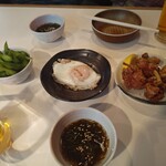 鳥椿 鶯谷朝顔通り店 - もずく（100円）目玉焼き（200円）チューリップ（90円✕4）