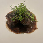 カンテサンス - 鹿児島県産黒豚のスペアリブ、鴨レバーのソース