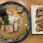 拉麺 えぼし - 煮干し濁みそ　900円  餃子5個　400円