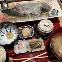 対馬のどぐろとイカ活き造り 博多 魚蔵 都ホテル店 - 