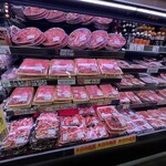 角上魚類 - 魚だけじゃありません肉もちゃんと売ってます