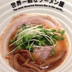 WHICHI'S RED 800円 醤油ベースのあっさりさに貝のダシがまろやかさを。