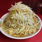 大ラーメン（ニンニク、野菜￥800）7/11/2014