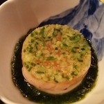 横濱元町 霧笛楼 - 香ばしい　帆立貝のタルタル　生姜のブランマンジェと海藻のピューレ