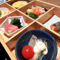 旅館 くらしき - 夏の散歩道御膳（右の六枡分）