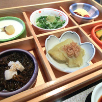 旅館 くらしき - 夏の散歩道御膳（左の六枡分）