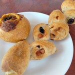 アルカイク - エピ　250円
      トマトとチーズのパン　270円