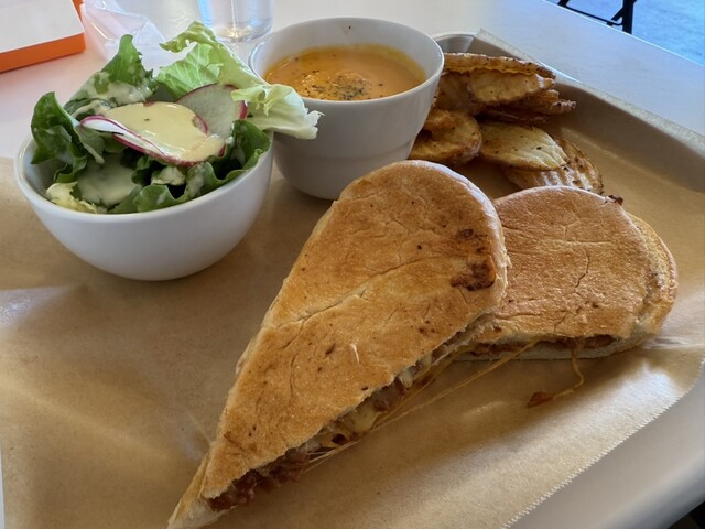 SAKASALIGHT SANDWICHES - 岡本/サンドイッチ | 食べログ