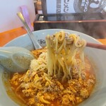 元祖ニュータンタンメン本舗 - 麺リフト(中太ツルツル麺)