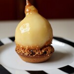 パティスリー ユウ ササゲ - まるごとルレクチエのタルト