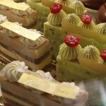 パティスリー ユウ ササゲ - ケーキショーケース