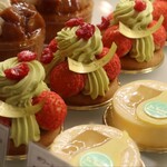 パティスリー ユウ ササゲ - ケーキショーケース