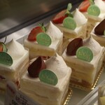 パティスリー ユウ ササゲ - ケーキショーケース