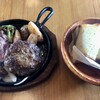 CHACO’S - 肩ロースステーキとハンバーグ　パンorライス、サラダが付いて¥2,500-