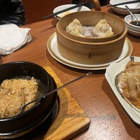 北京ダック専門店 銀座芳亭 - 小籠包、フカヒレスープおこげ、大根サラダ