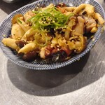 新鮮ホルモン酒場 ごっつ - 農家のベーコンガーリック炒め@550