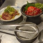 新鮮ホルモン酒場 ごっつ 天満本店 - 地鶏の生レバー@638   レアユッケ@1078