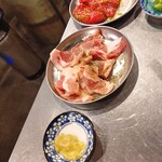 新鮮ホルモン酒場 ごっつ - カシラ@440   フク@275