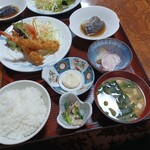 ながしま食堂 - 料理写真:ご飯のおかずが足りないので生卵を貰った
