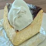 デフィ ブーランジェリー&パティスリー - バスクチーズケーキ
