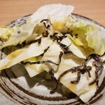 大阪お好み焼き ともくん家 - キャベツナムル