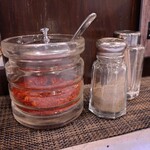 らぁめん銀波露 - 卓上の調味料