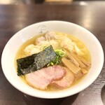 八雲 - 特製ワンタン麺・ハーフ（白）