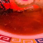 藤屋 - 豚ガラ、鶏ガラ、野菜などを煮込み、オレンジの皮で甘味を出した特製スープ