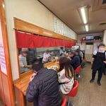 藤屋 - 店内と厨房の様子