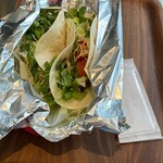フリホーレス ブリトー&サラダ - ポークタコス+ビーフタコス