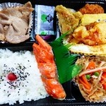 不二仕出し店 - ２０１４-７-１２　日替わり鮭弁当　５５０円