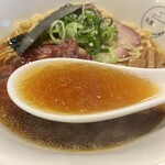 八雲 - ☑️黒だし支那そば¥950
      ☑️切り落とし焼豚¥200
      　※細麺から☝️平打ち縮れ麺に変更可能
      　※黒出汁&白出汁MIXも可能