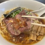 八雲 - ☑️黒だし支那そば¥950
      ☑️切り落とし焼豚¥200
      　※細麺から☝️平打ち縮れ麺に変更可能
      　※黒出汁&白出汁MIXも可能