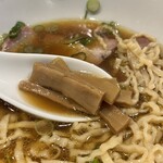 八雲 - ☑️黒だし支那そば¥950
      ☑️切り落とし焼豚¥200
      　※細麺から☝️平打ち縮れ麺に変更可能
      　※黒出汁&白出汁MIXも可能